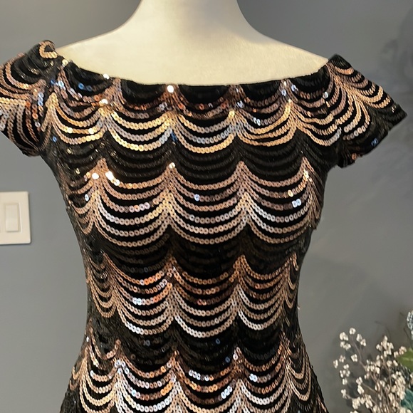 Beautiful knee length sequin dress! Only worn once! like brand new!! - Picture 2 of 3